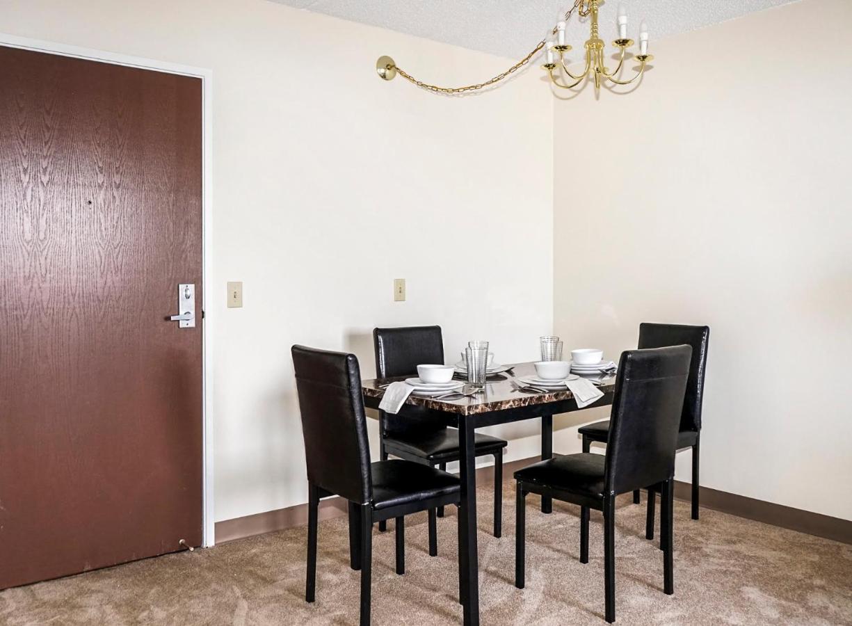 Short Term Rentals At The Park At Trowbridge Senior Community Southfield Exteriör bild