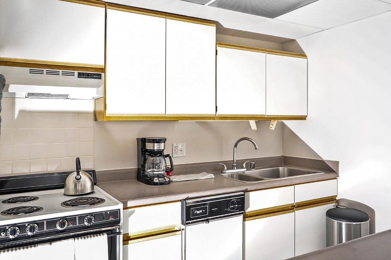 Short Term Rentals At The Park At Trowbridge Senior Community Southfield Exteriör bild