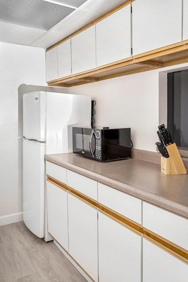 Short Term Rentals At The Park At Trowbridge Senior Community Southfield Exteriör bild